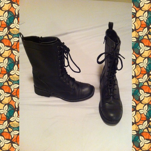 HOLD Rampage black combat boots