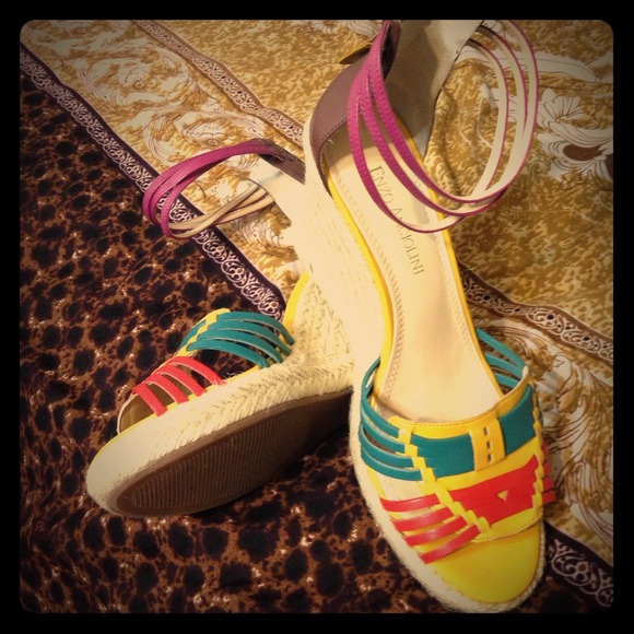 Beautifully Structured Enzo Angiolini Sandals