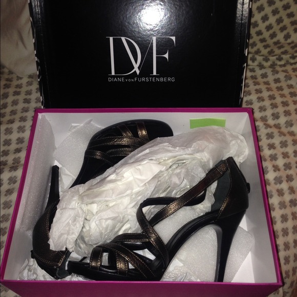 Diane Von Furstenberg - Washed Black Heels - Picture 2 of 2
