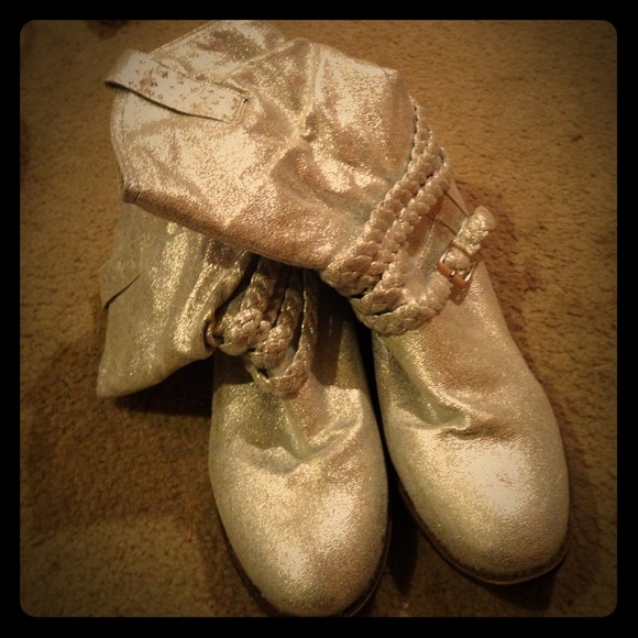 Cute party wear boots !! Very very soft !!