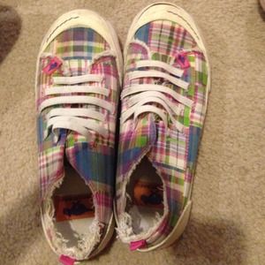 Just too good for the cost !! Canvas shoes !!