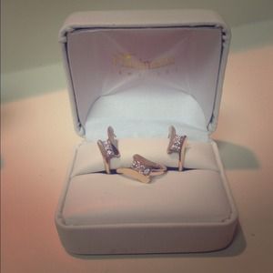 FRIEDMAN'S 10KT GOLD DIAMOND EARRINGS & RING SET💍