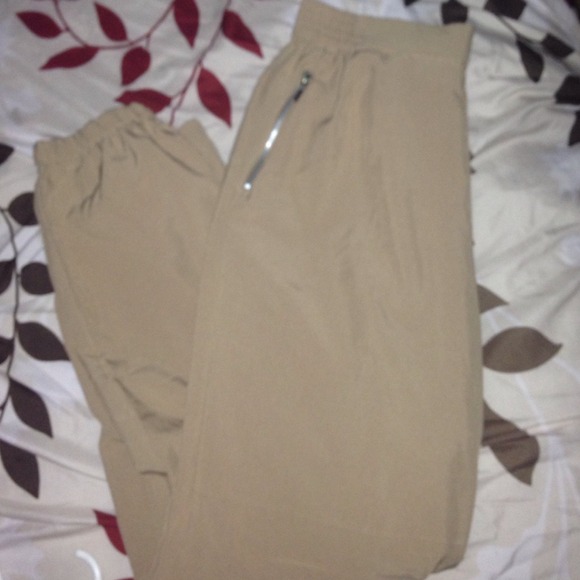 Pants/sweats not quiet sure
