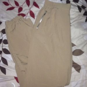 Pants/sweats not quiet sure