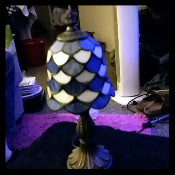Tiffany style small accent lamp - Picture 1 of 3