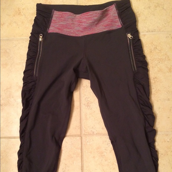 Lululemon coal gray/wafs run in the sun crops NWOT
