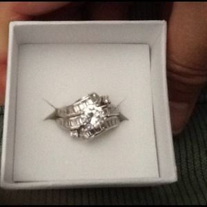 Gorgeous cz ring! Excellent craftsmanship. Size 5.