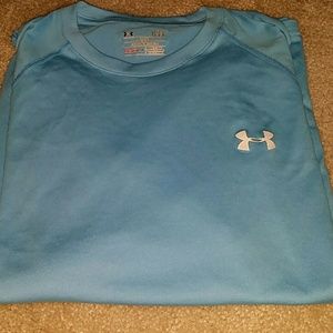 Dry fit loose Under Armour shirt short sleeve