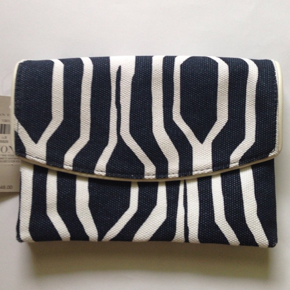 Ann Taylor Clutches & Wallets - Ann Taylor clutch
