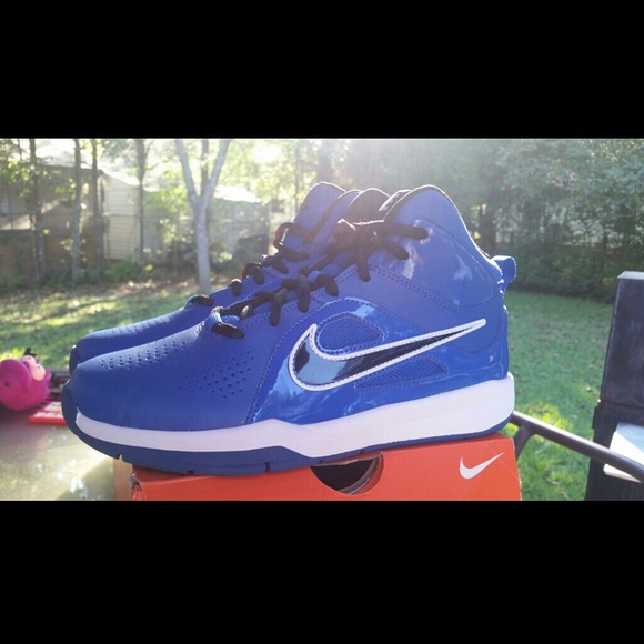 SoLD--Nike Team Hustle Shoes 5Y