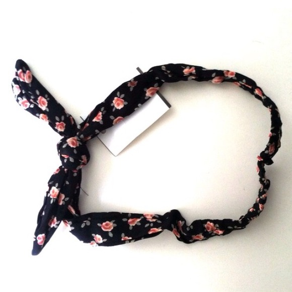 Brandy melville floral headband :)