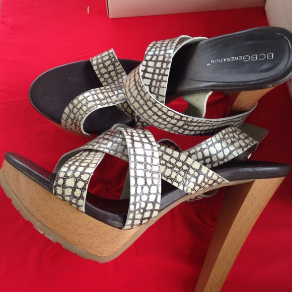 SOLD 🚫Bcbg animal print strap platforms