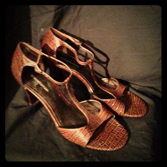 Beautiful faux animal print heels