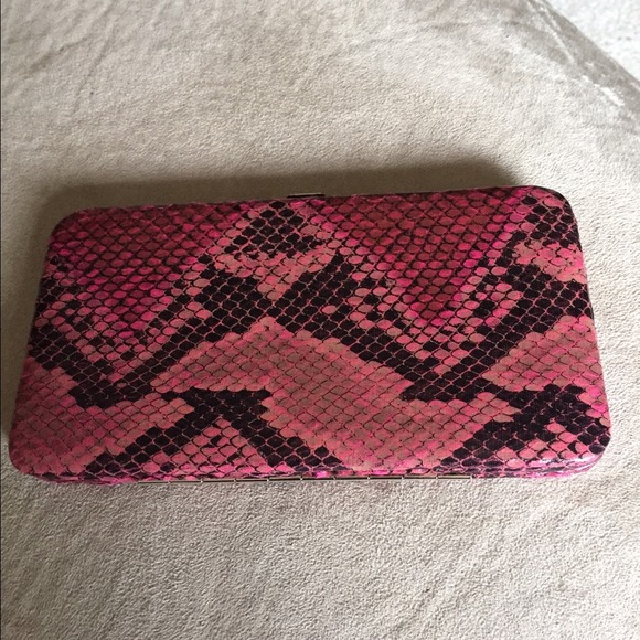 💕 Beautiful pink snakeskin clutch/wallet 💕