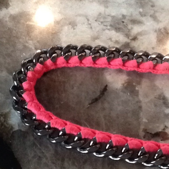 GAP-BLACK RODIUM & 💕HOT PINK💞MACRAME NECKLACE - Picture 3 of 4