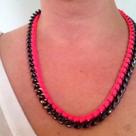 GAP-BLACK RODIUM & 💕HOT PINK💞MACRAME NECKLACE - Picture 4 of 4