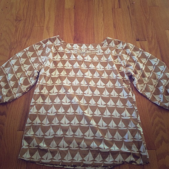 old navy brown blouse with sailboats
