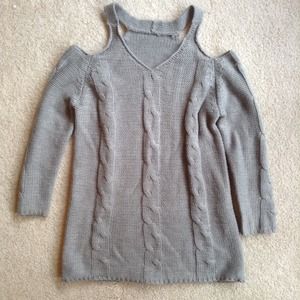 Grey Cutout Sleeve, Long-sleeve, Knit Sweater.