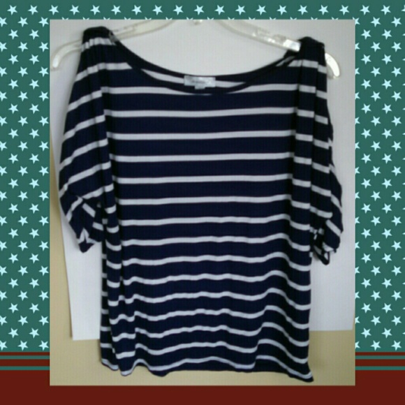 Dress Barn Tops - ❤SOLD❤ Cold Shoulder Top