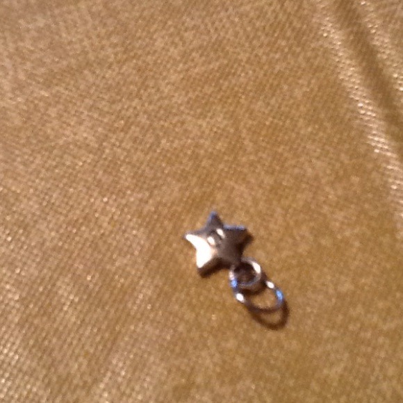 Silver star dangle. Solid - Picture 2 of 2
