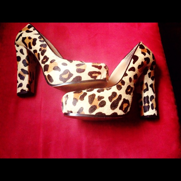 Steve Madden leopard print pumps