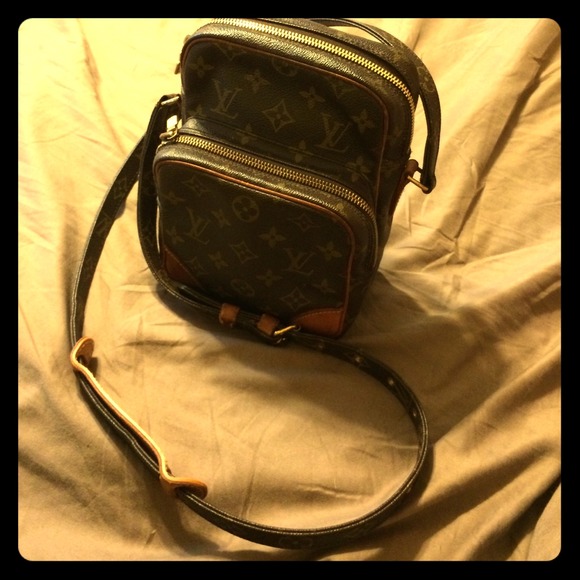 Authentic Louis Vuitton crossover purse.