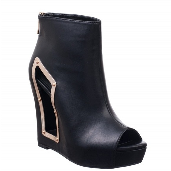 NWT - BCBGeneration Black wedge. $$ Negotiable.