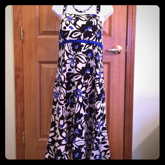 💙HP💙 Black & white strap dress w/ blue accents