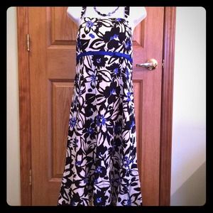 💙HP💙 Black & white strap dress w/ blue accents