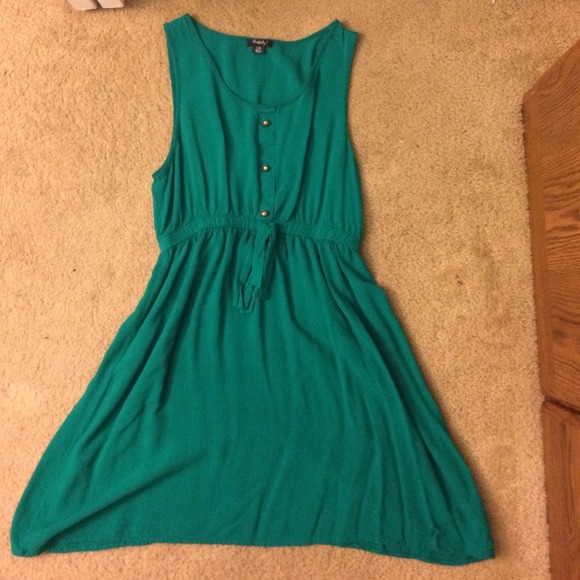 🔴 ON HOLD 🔴 Green dress 👗✨