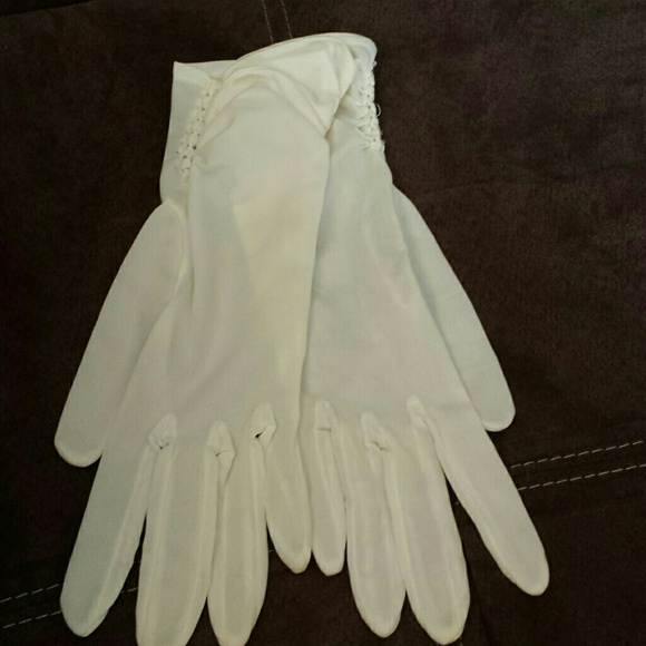 Bundle @donnacloset cream gloves from the 30's.