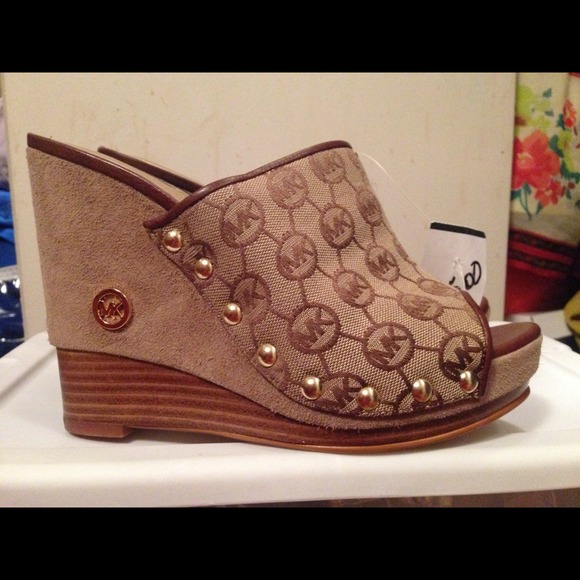 MK heels