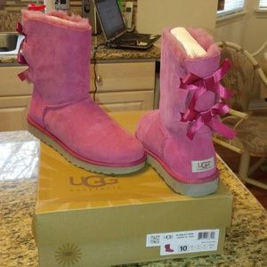 Genuine Uggs, Bailey Bow.