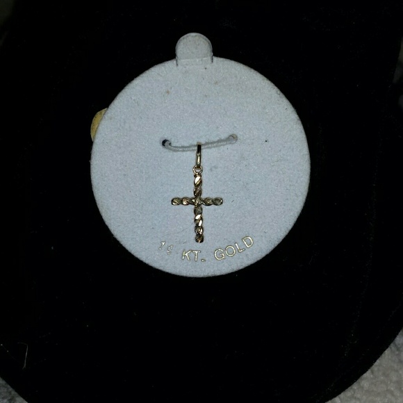 14 KT. Gold cross pendant