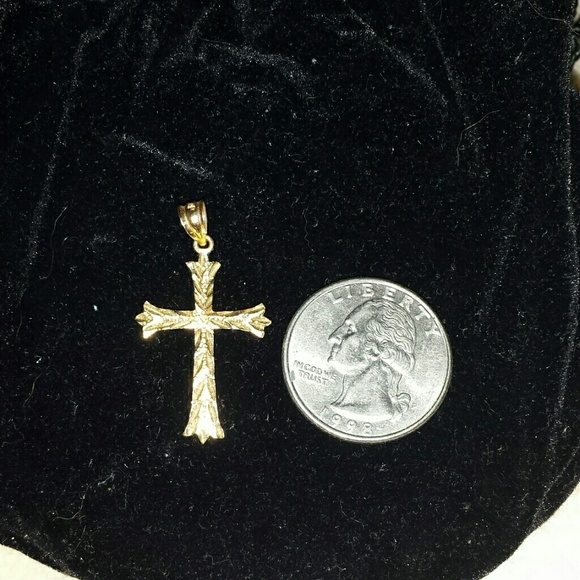 14 KT. diamond cut cross
