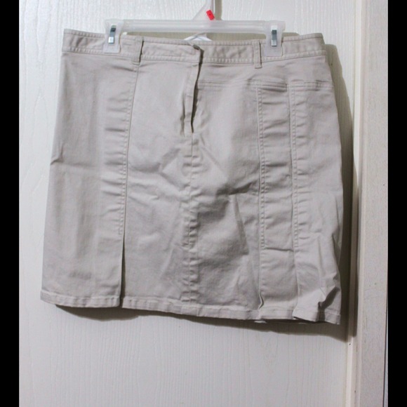 Sporty khaki skirt by Ann Taylor