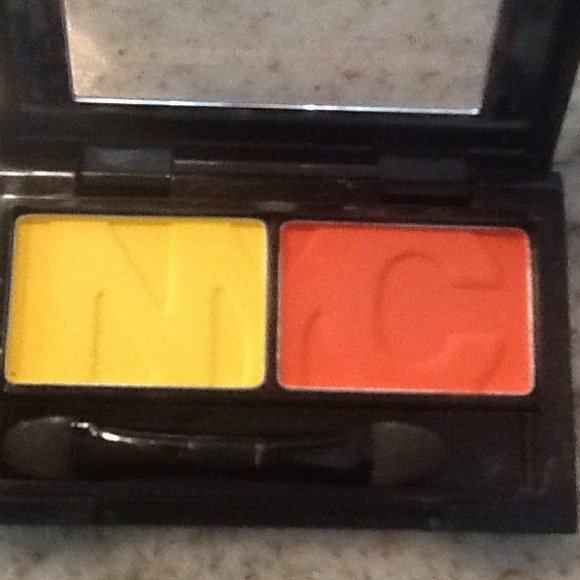 2 NYC Highlight/Contour Shadow Kits - Picture 2 of 4