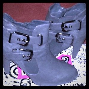 Ankle boots