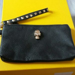 Skull wristlet
