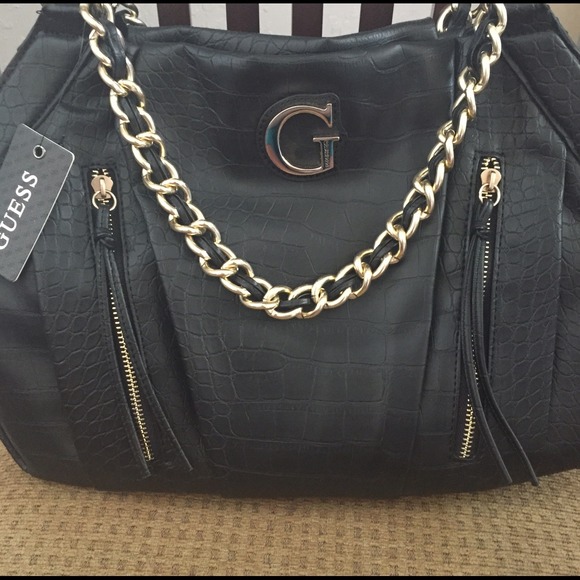 Brand new guess purse/crossbody purse.
