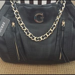 Brand new guess purse/crossbody purse.
