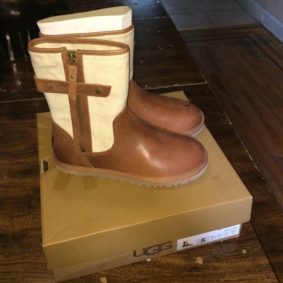 UGGS kids size 5
