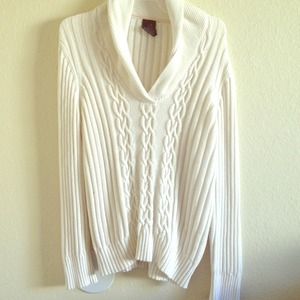 Cream Chain Design Sweater 🍃