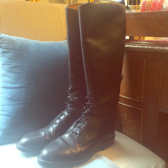 Nine West black leather boots.size9Lace up detail