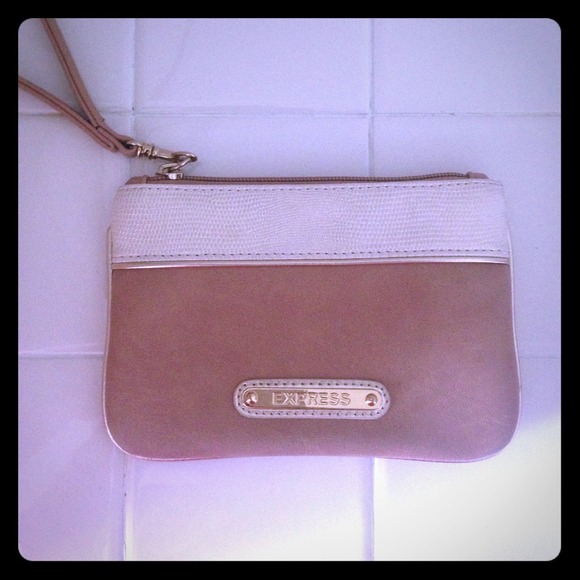 Express wristlet