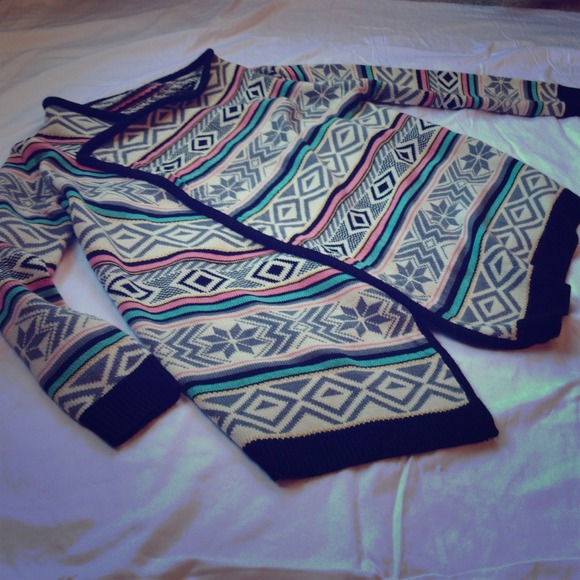 Super cute and comfy sweater. Hipstery vibe.