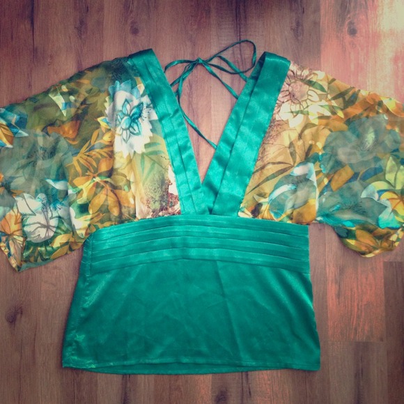 NEW! Never been worn. Aqua Top