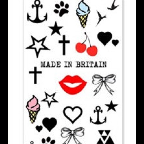 Set of 2 Sheets of Temporary Tattoos Anchor, Heart