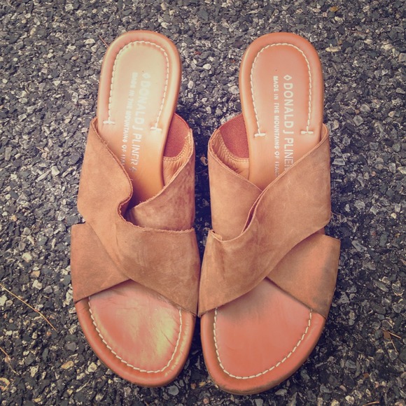 Donald J Pliner brown wedges