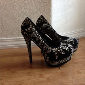 High heal black pumps! :)